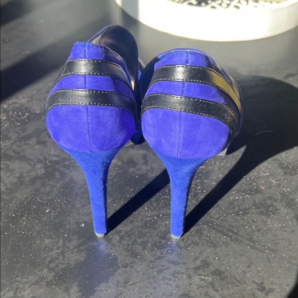 Gianni Bini Vibrant Blue and Black Heels - Picture 4 of 15